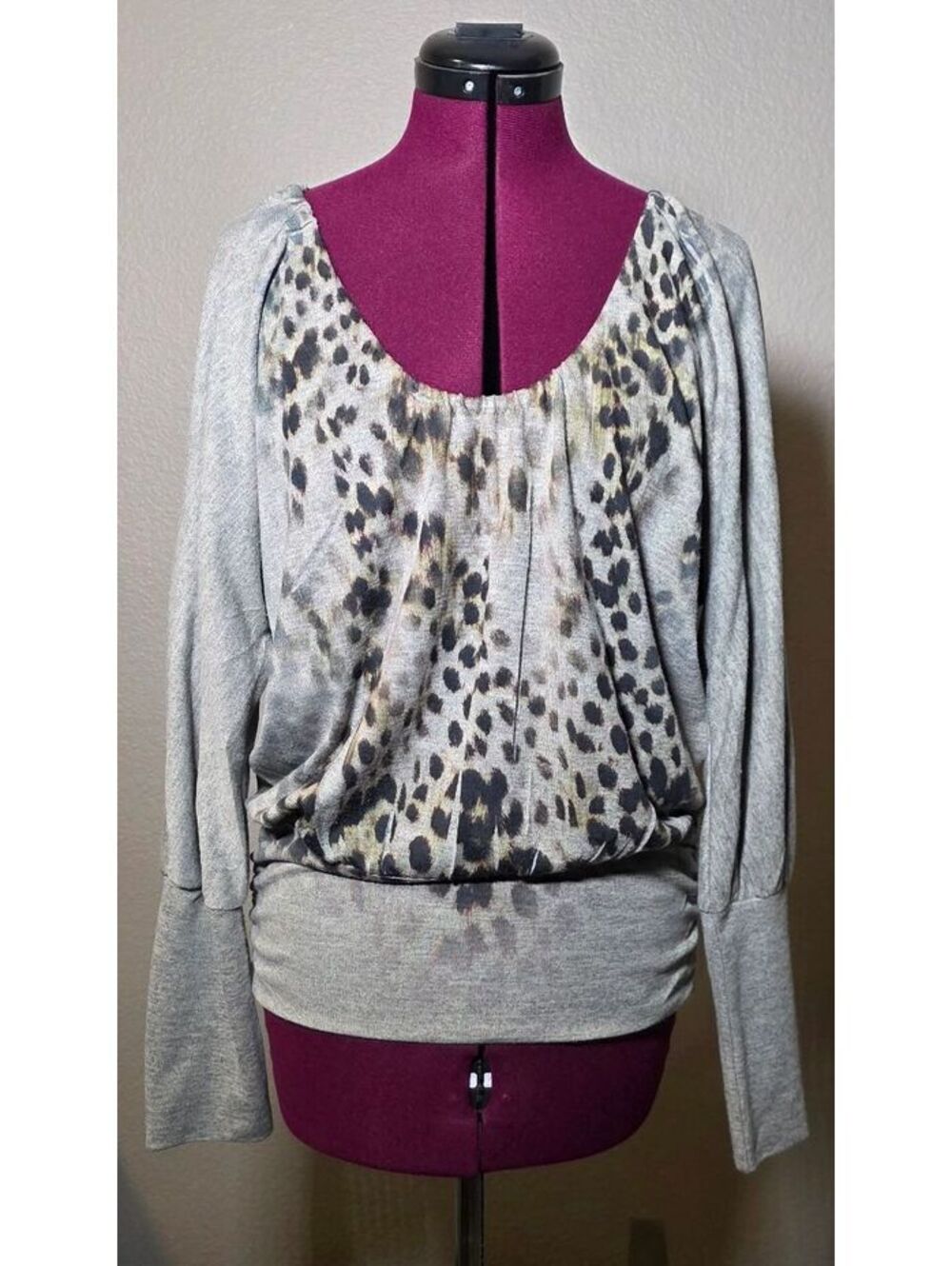 American Rag Women's Size Large, Long Sleeve Top Scoop Neck Ruched Sides Gray